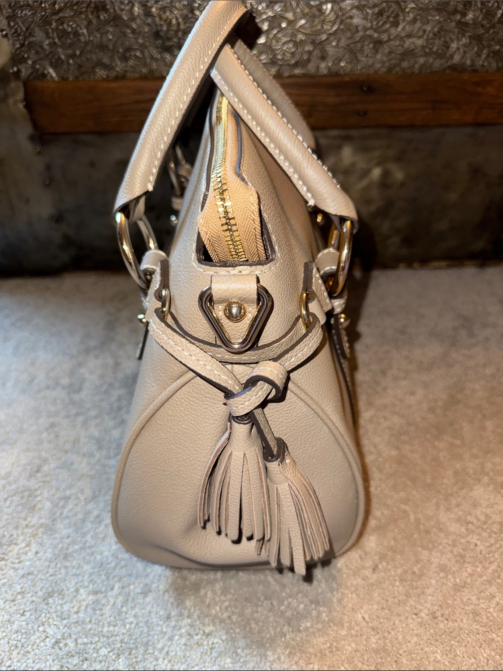 Dooney & Bourke small Sorrento satchel in taupe with strap - Picture 3 of 13